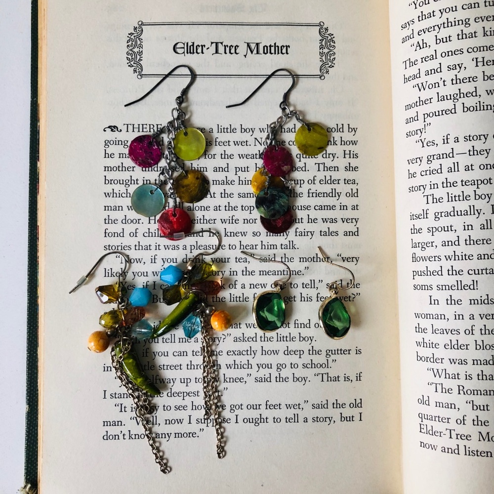 Claire’s colorful shell & bead dangle earrings lot